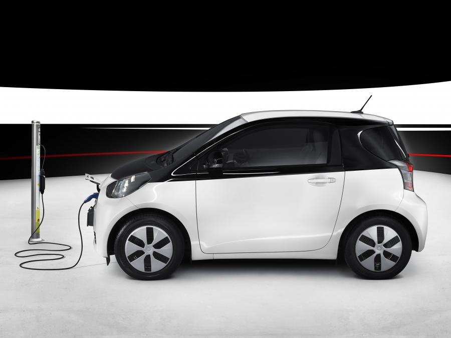  Toyota iQ EV 2012 года  (фото 5 из 7)